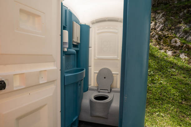 Portable Toilet Options We Offer in Meadowood, PA